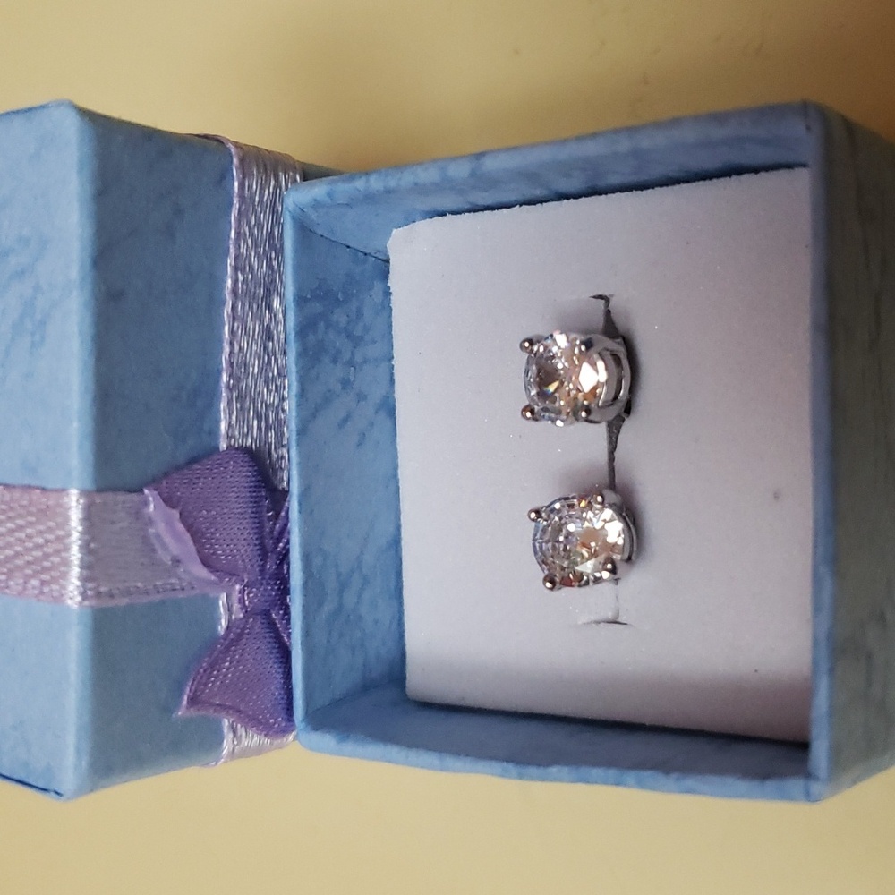 8mm diamond stud earrings